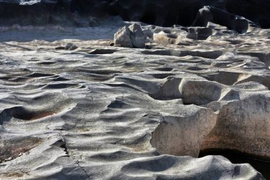 Pune India yakınlarındaki Nighoj 'da doğal olarak aşınmış kaya oluşumları. Nighoj, Hindistan 'ın Büyük Kanyonu olarak da bilinir..