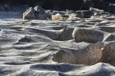 Pune India yakınlarındaki Nighoj 'da doğal olarak aşınmış kaya oluşumları. Nighoj, Hindistan 'ın Büyük Kanyonu olarak da bilinir..