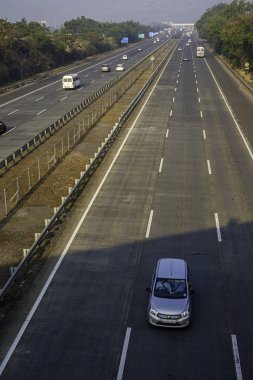 Pune India yakınlarında Mumbai Pune Otoyolu 'nda. Otobana resmen Yashvantrao Chavan Otoyolu denir..