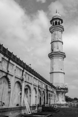 Aurangabad Hindistan 'daki Bibi Ka Maqbara. 1660 yılında Babür İmparatoru Aurangzeb tarafından ilk ve baş karısı Dilras Banu Begum anısına yaptırılmıştır..
