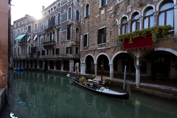 Вид на канал у Венеції, Італія. — стокове фото