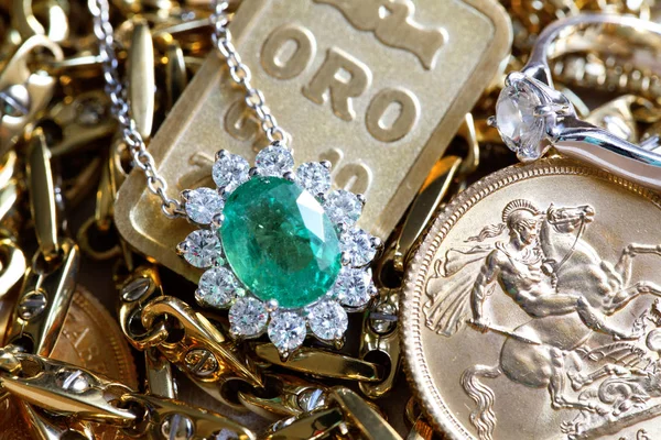 Pile of precious jewelery — Stock Photo, Image