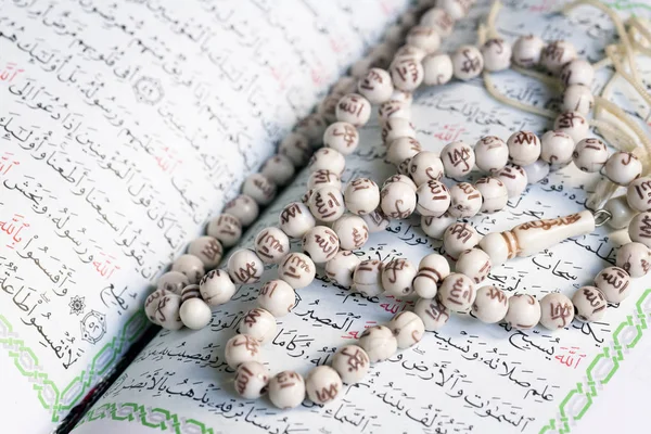 El Sagrado Corán se abrió — Foto de Stock