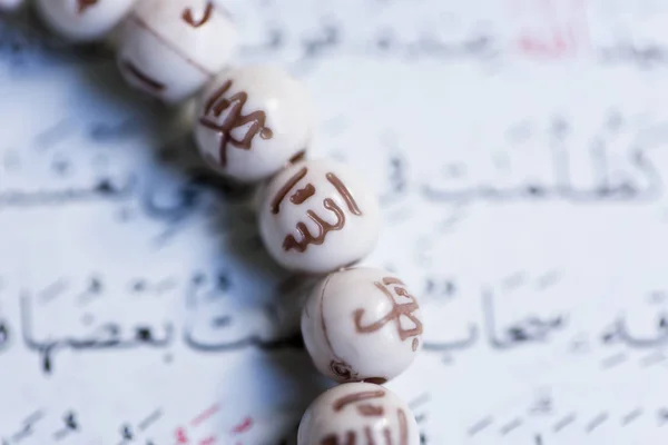 Der heilige Quran öffnete sich — Stockfoto