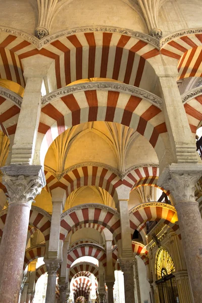Uvnitř katedrály Grand mešitu Mezquita Córdoba, Andalusie — Stock fotografie