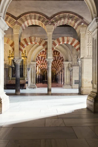 Uvnitř katedrály Grand mešitu Mezquita Córdoba, Andalusie — Stock fotografie