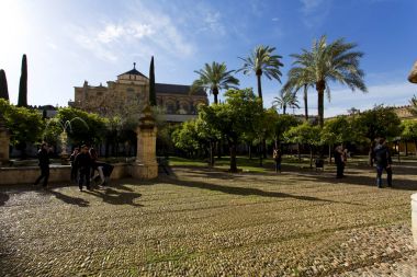 Cordoba Endülüs Patio de los Naranjos sayfasından dışında