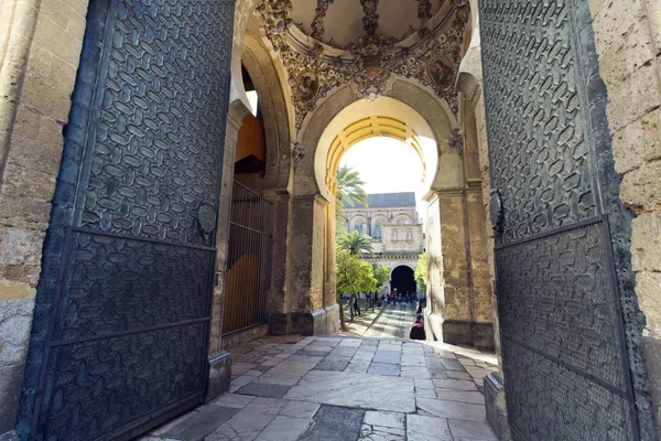 Outside the Mezquita of Cordoba from the Patio de los Naranjos — Stock Photo, Image