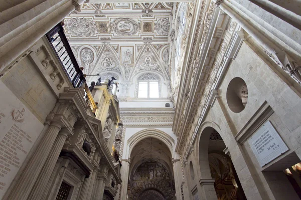 Dentro de la Gran Mezquita Catedral de Córdoba, Andalucía —  Fotos de Stock