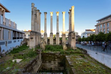 Cordoba Tapınağı Roma sütunları