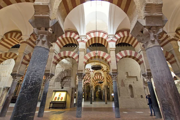 Inside the Grand Mosque Mezquita cathedral of Cordoba, Andalusia — Stock Photo, Image