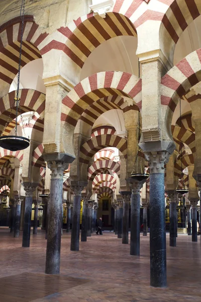 Binnen de Grand moskee Mezquita-kathedraal van Cordoba, Andalusië — Stockfoto