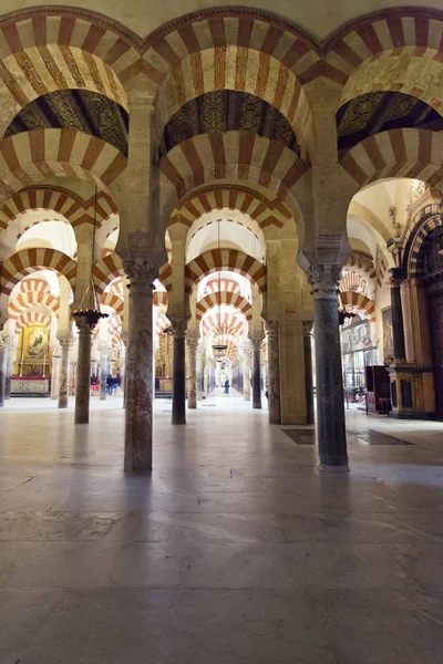 Uvnitř katedrály Grand mešitu Mezquita Córdoba, Andalusie — Stock fotografie