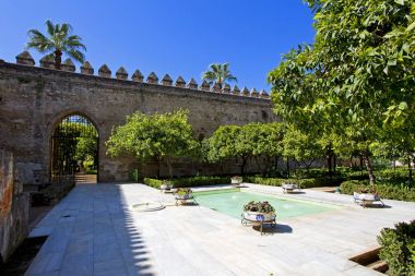 Alcazar de l Christian krallarının Sarayı kalenin avlu