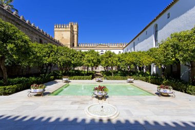 Alcazar de l Christian krallarının Sarayı kalenin avlu