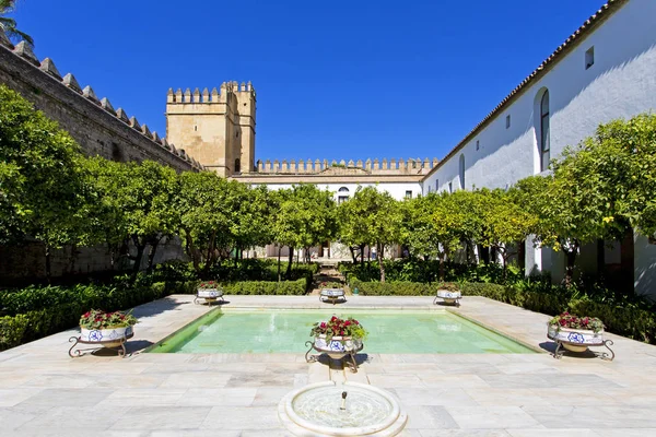 Yard of the Palace Fortress of the Christian Kings, Alcazar de l — Stock Photo, Image
