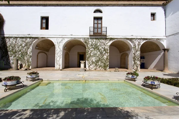 Yard of the Palace Fortress of the Christian Kings, Alcazar de l — Stock Photo, Image