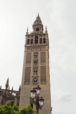 Sevilla Katedrali ile Piazza Virg Giralda görünümlerinden