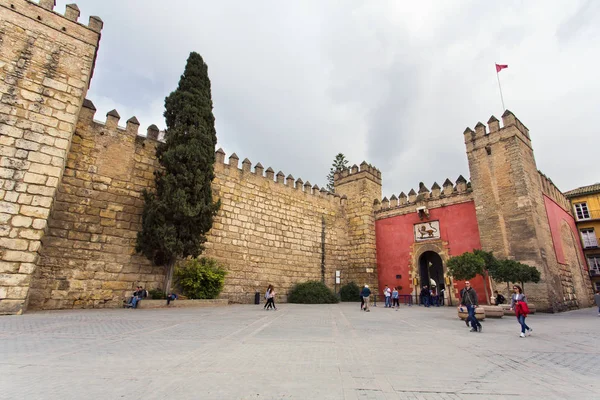 Ingången gateway Royal Alcazars i Sevilla, Andalusien — Stockfoto