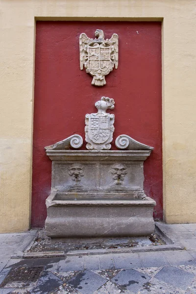 Fountain in the Plaza del Padre Suarez in Granada — Stock Photo, Image