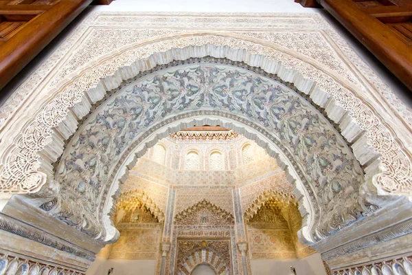 Hermoso interior de la Madraza Morisca de Granada — Foto de Stock