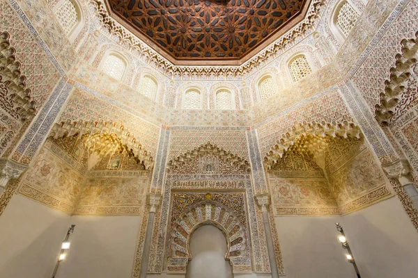 Hermoso interior de la Madraza Morisca de Granada — Foto de Stock