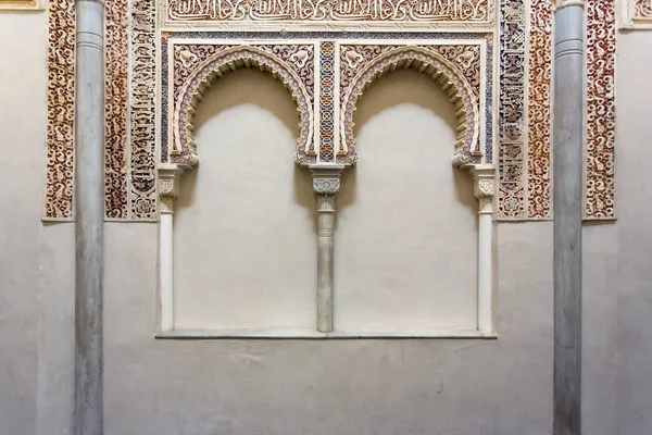 Hermoso interior de la Madraza Morisca de Granada — Foto de Stock