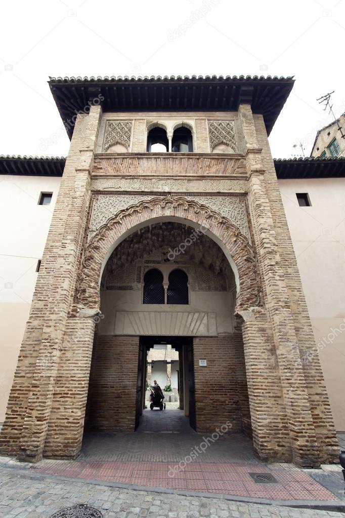 Corral del Carbon in Granada, great treasure of the Moorish peri