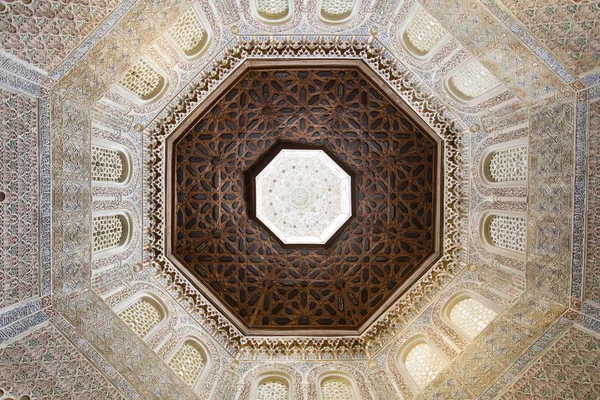 Beautiful interior of the Moorish Madrasah of Granada — Stock Photo, Image