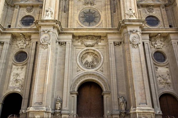 Ο διάσημος καθεδρικός ναός στη Γρανάδα, στην Ανδαλουσία — Φωτογραφία Αρχείου