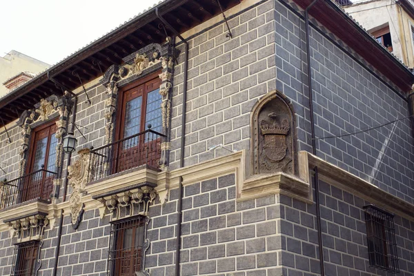 De gevel van het Palacio de la Madraza, Madrassa van Granada, in Gra — Stockfoto