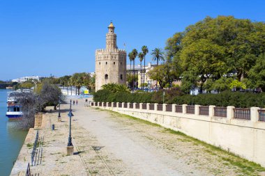 Ünlü Torre del Oro, Sevi savunmak için inşa Mağribi Kulesi