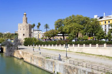 Ünlü Torre del Oro, Sevi savunmak için inşa Mağribi Kulesi