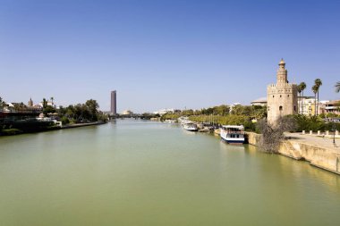 Ünlü Torre del Oro, Sevi savunmak için inşa Mağribi Kulesi