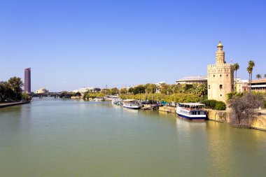 Ünlü Torre del Oro, Sevi savunmak için inşa Mağribi Kulesi