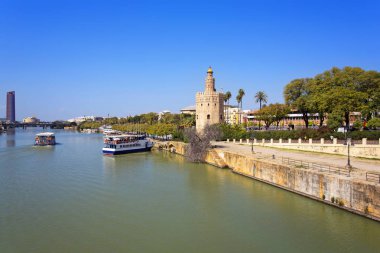 Ünlü Torre del Oro, Sevi savunmak için inşa Mağribi Kulesi