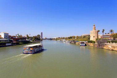 Ünlü Torre del Oro, Sevi savunmak için inşa Mağribi Kulesi