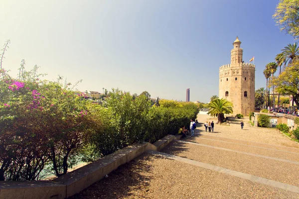 Знаменитая Торре-дель-Оро, мавританская башня, построенная для защиты Сикстинской капеллы — стоковое фото
