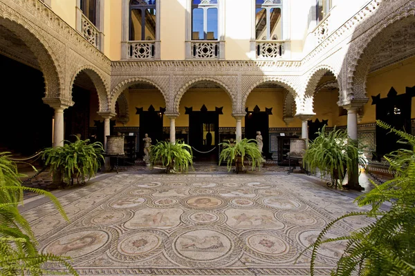 Palast der Gräfin von Lebrija in Sevilla — Stockfoto
