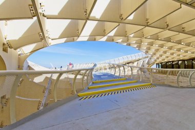 Uzay Metropol şemsiye, Setaş de Sevilla, üst üzerinde