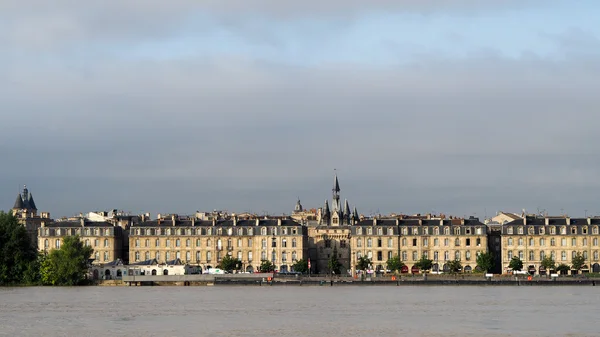 BORDEAUX, GIRONDE / FRANCE - 19 SEPTEMBRE : Vue de l'autre côté du fleuve — Photo