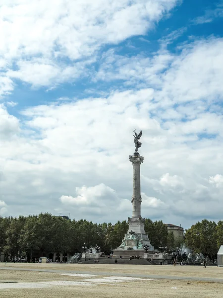 BORDEAUX, GIRONDE / FRANCIA - 19 SETTEMBRE: Colonna con statua o — Foto Stock