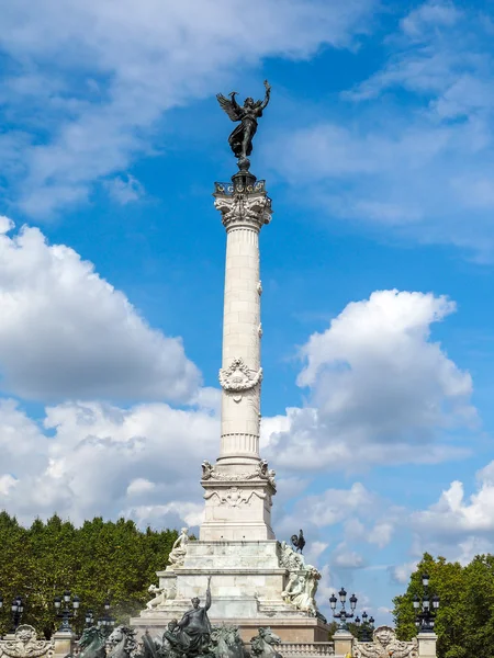 BORDEAUX, GIRONDE / FRANÇA - SETEMBRO 19: Coluna com Estátua do — Fotografia de Stock