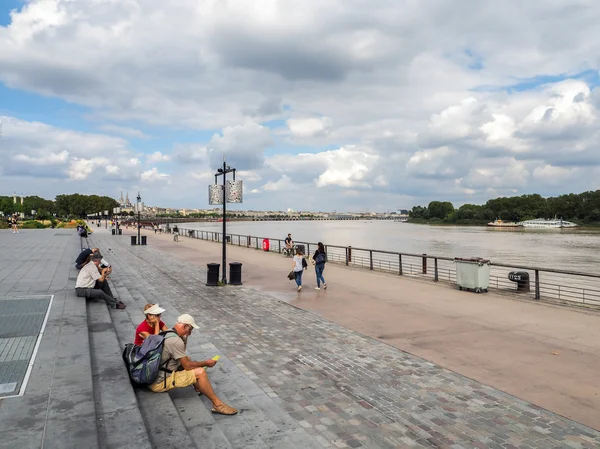 Bordeaux, Żyronda/Francja-19 września: ludzie siedzący przez — Zdjęcie stockowe