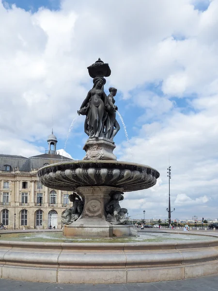 BORDEAUX, GIRONDE / FRANCE - 19 сентября: Вид на фонтан — стоковое фото