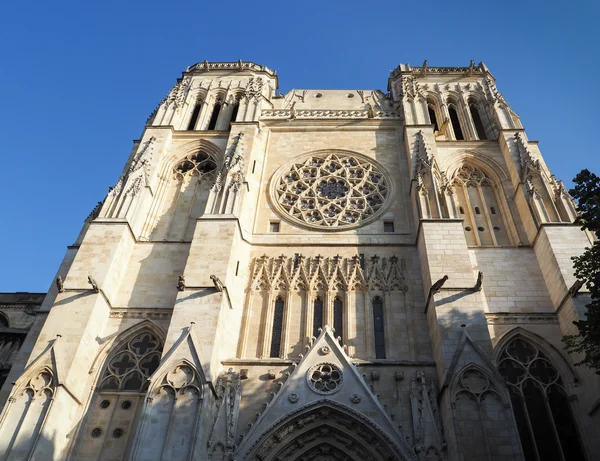 BORDEAUX, GIRONDE/FRANCE - SEPTEMBER 20 : Facade of the Cathedra — Stock Photo, Image