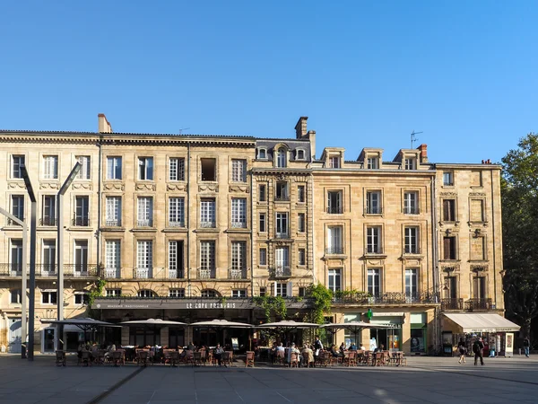 BURDEOS, GIRONDA / FRANCIA - 20 DE SEPTIEMBRE: Beber café en la — Foto de Stock