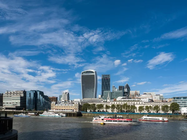 ЛОНДОН / Великобритания - 12 сентября: Современная архитектура в городе — стоковое фото
