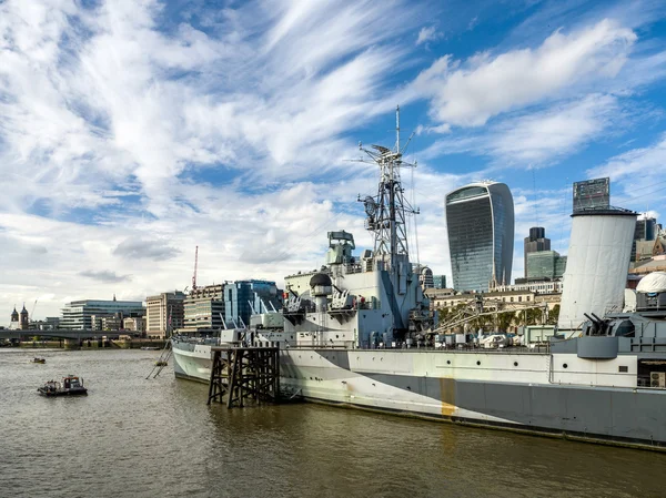 LONDRES / RU - 12 DE SEPTIEMBRE: HMS Belfast amarrado en el estanque de Lon — Foto de Stock