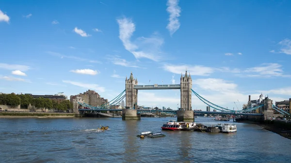 LONDRES / RU - 12 DE SEPTIEMBRE: Vista del Puente de la Torre y el Río Th — Foto de Stock